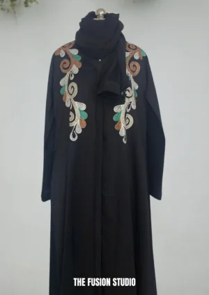 Elegant Black Abaya with Green Embroidery – stylish free size abaya perfect for casual and formal occasions. Soft breathable fabric. Buy online at ₹2,199