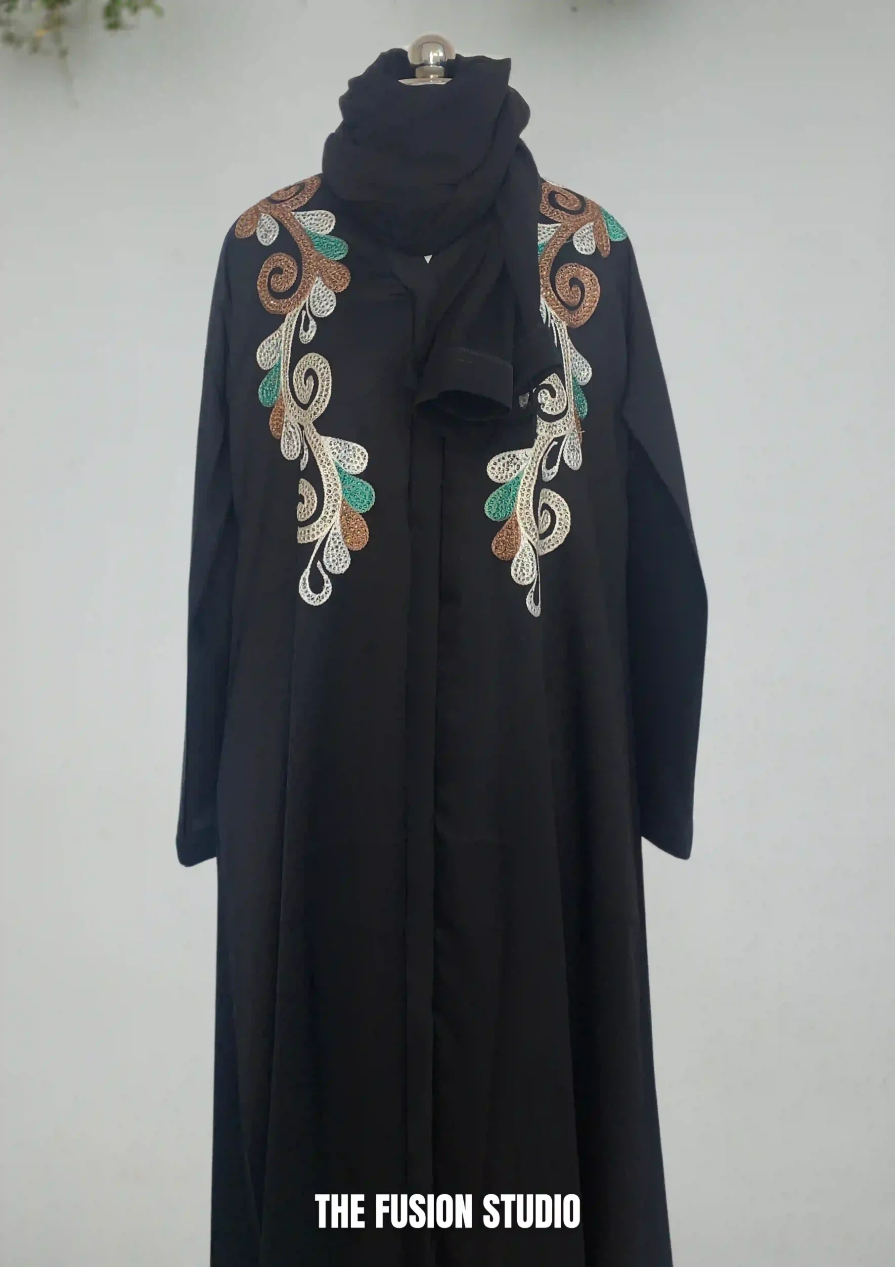 Elegant Black Abaya with Green Embroidery – stylish free size abaya perfect for casual and formal occasions. Soft breathable fabric. Buy online at ₹2,199
