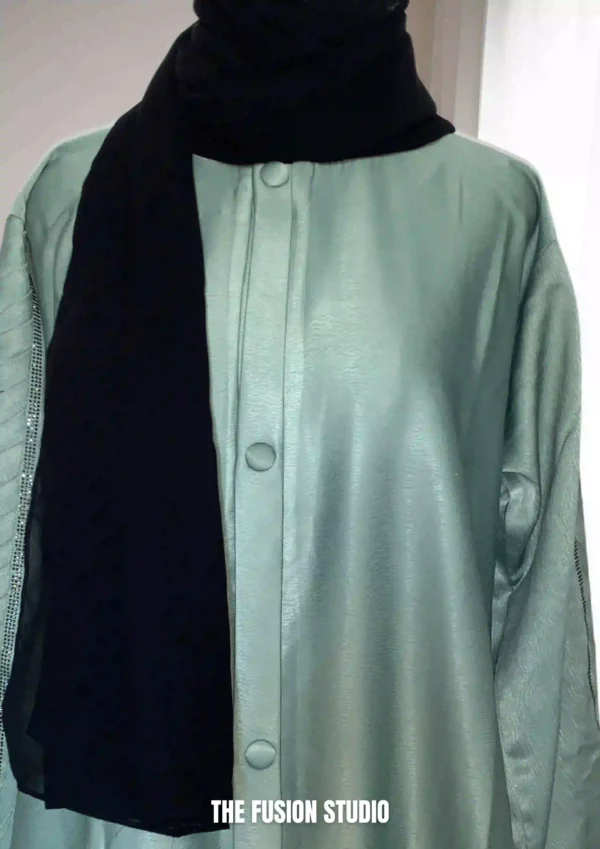 Sophisticated Green Abaya with Fine Embroidery – elegant free size abaya for women