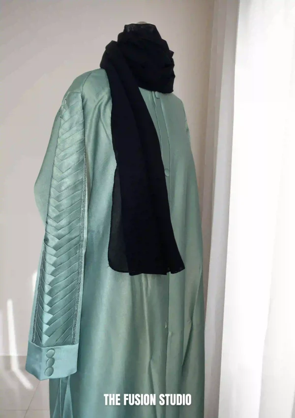 Sophisticated Green Abaya with Fine Embroidery – elegant free size abaya for women