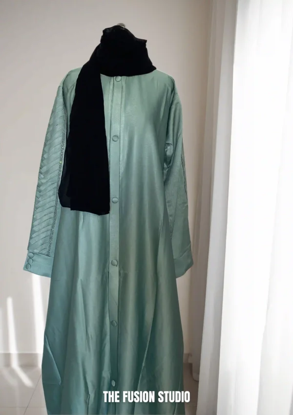 Sophisticated Green Abaya with Fine Embroidery – elegant free size abaya for women